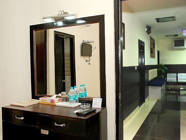 Lazeez Hotell New Delhi Exteriör bild