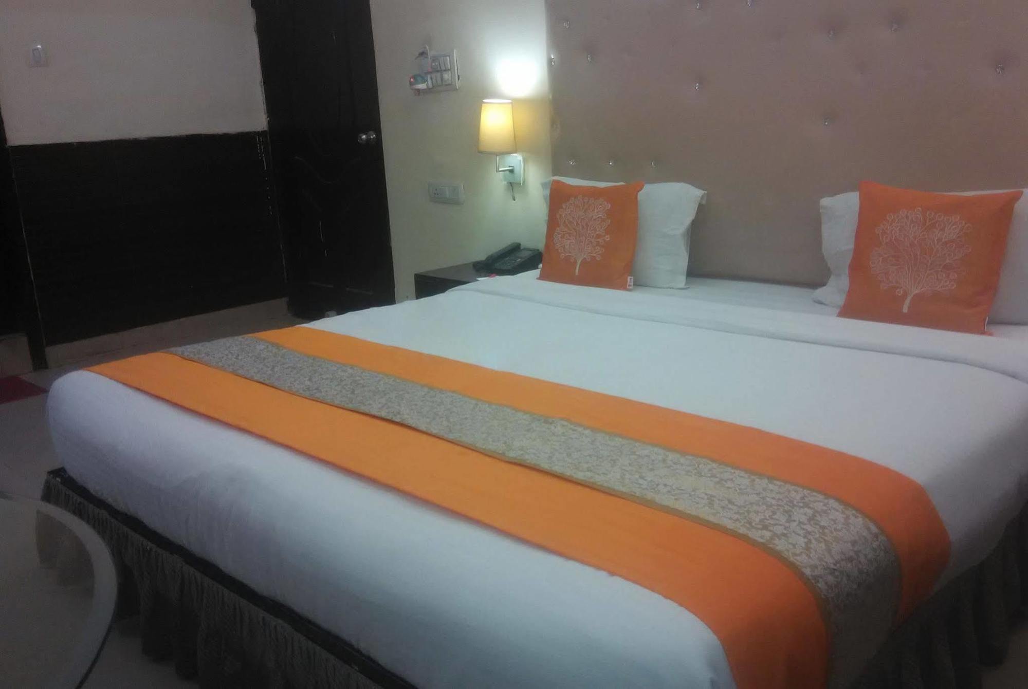 Lazeez Hotell New Delhi Exteriör bild